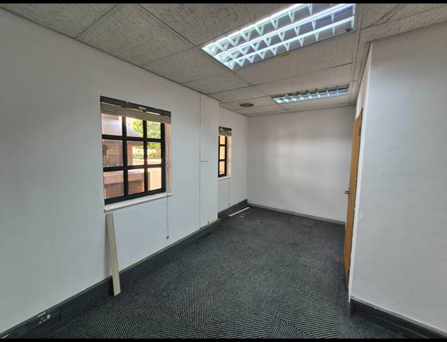 499M² OFFICE TO LET IN SUNNINGHILL